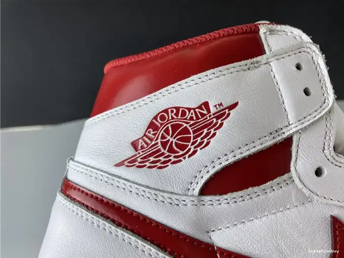 (2017) Red 1 Jordan 555088-103 Metallic Retro Air 0628